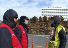 새해 정문앞 해고자